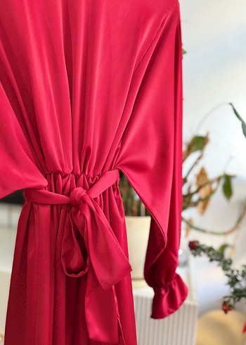 Kırmızı Uzun Saten Elbise - Görsel 3