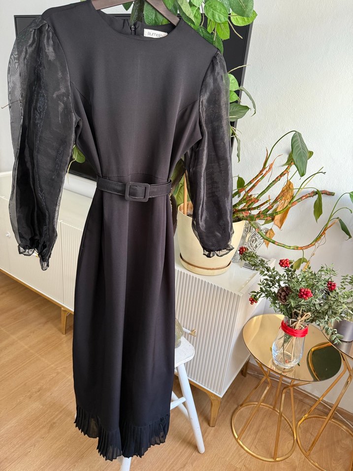 Siyah Kemerli Uzun Gotik Elbise - Görsel 4