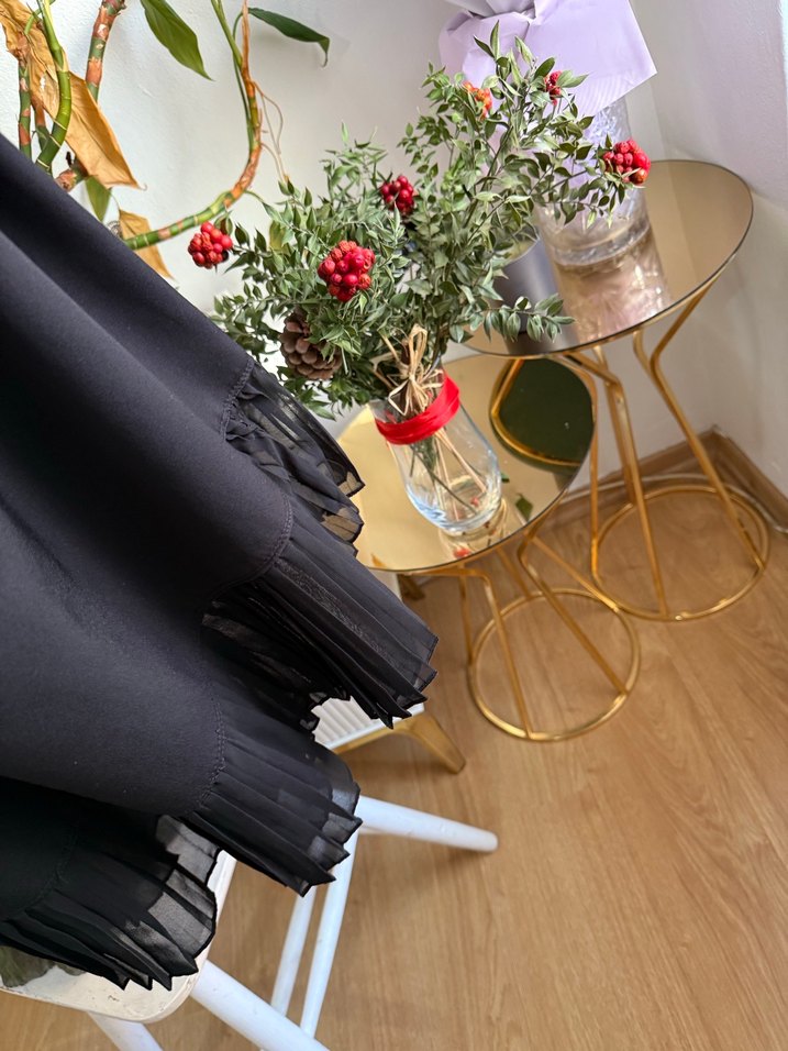 Siyah Kemerli Uzun Gotik Elbise - Görsel 3