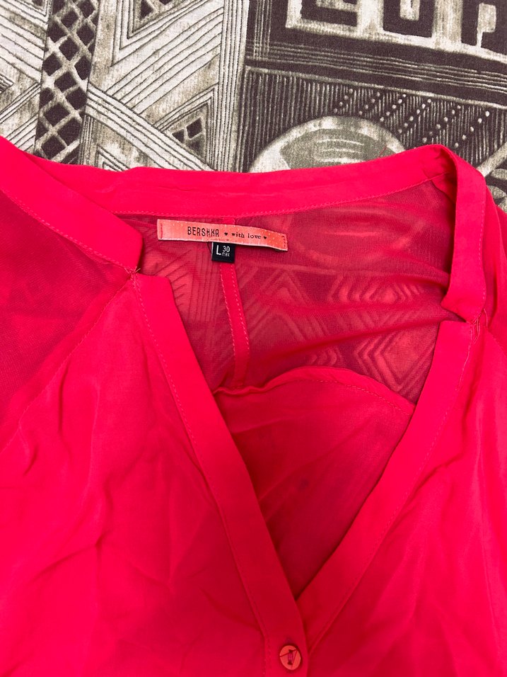 Düğmeli, Kırmızı V Yaka Şifon Bluz Bershka L beden - Görsel 2