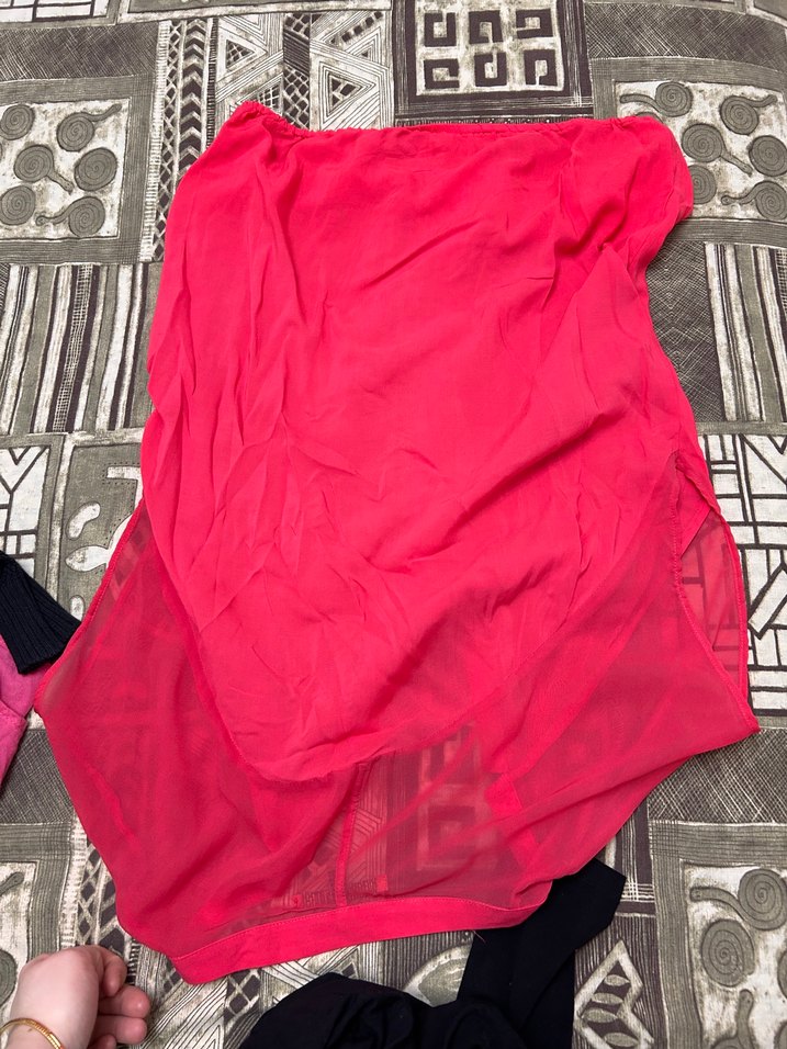 Düğmeli, Kırmızı V Yaka Şifon Bluz Bershka L beden - Görsel 3