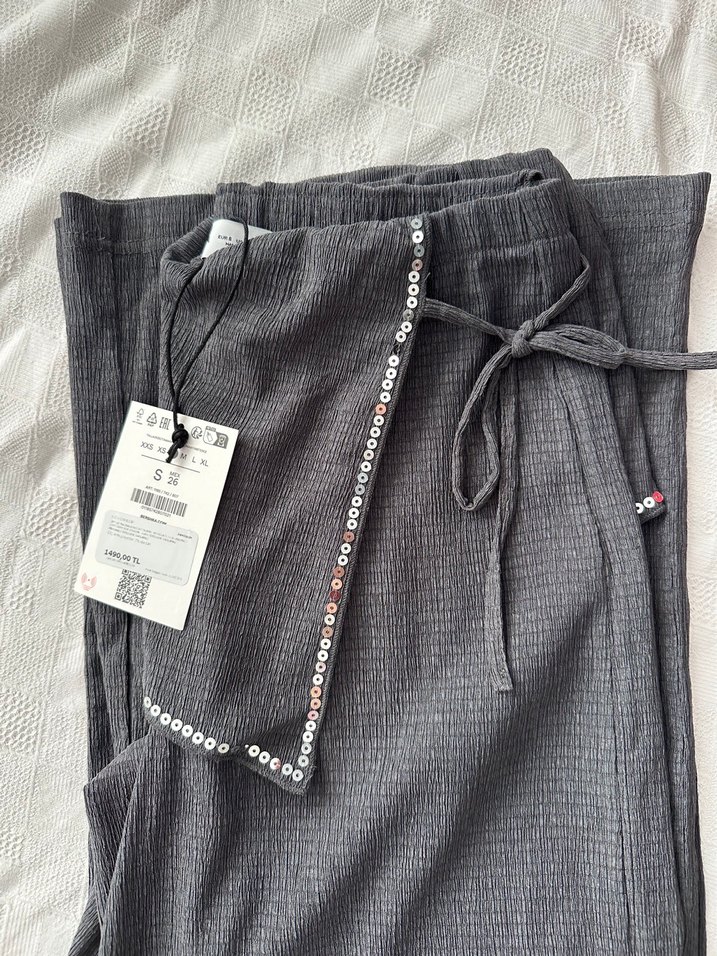 Bershka Gri Düz Pantolon — görsel 2/5