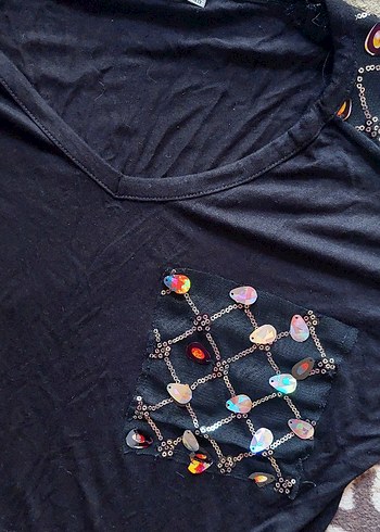 H&M Pul İşlemeli Siyah V Yaka Kadın Tişört