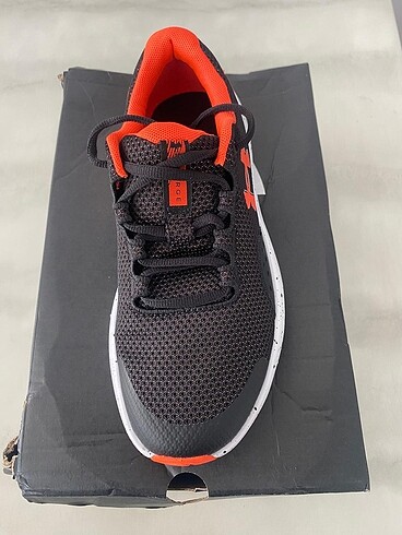UNDER ARMOUR BGS SURGE 4 KOŞU SPOR AYAKKABI