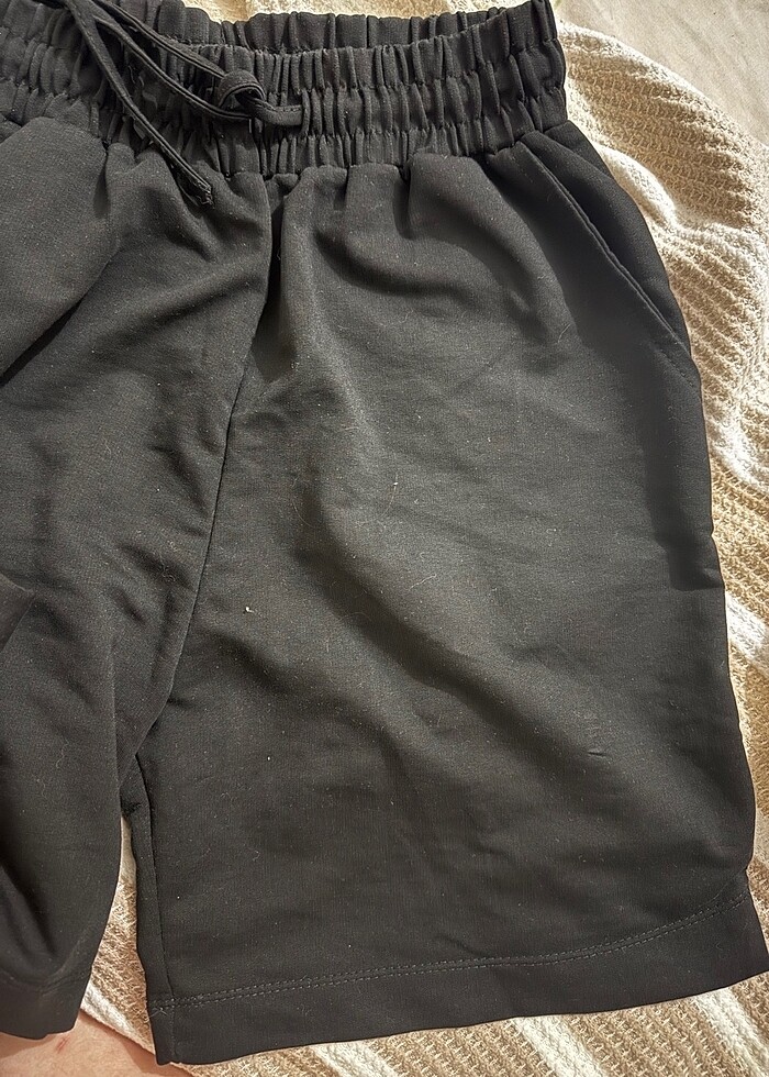 SİYAH KAPRİ ŞORT BERMUDA - Görsel 2