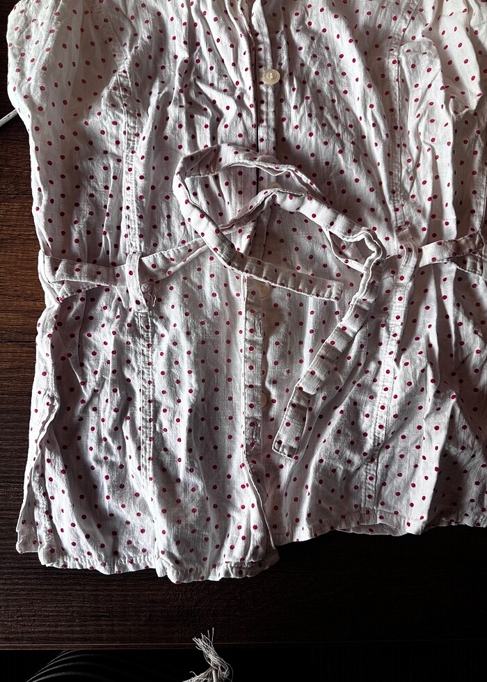 Kalın askılı puantiyeli bluz - Görsel 5