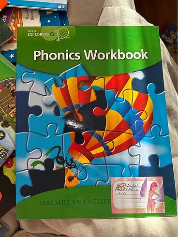 Phoenix workbook Macmillan English