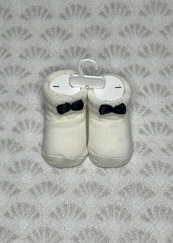 Siyah Fiyonk Detaylı Beyaz Bebek Patik - Görsel 3