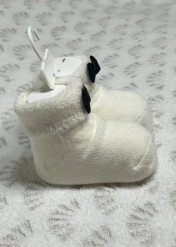 Siyah Fiyonk Detaylı Beyaz Bebek Patik - Görsel 2