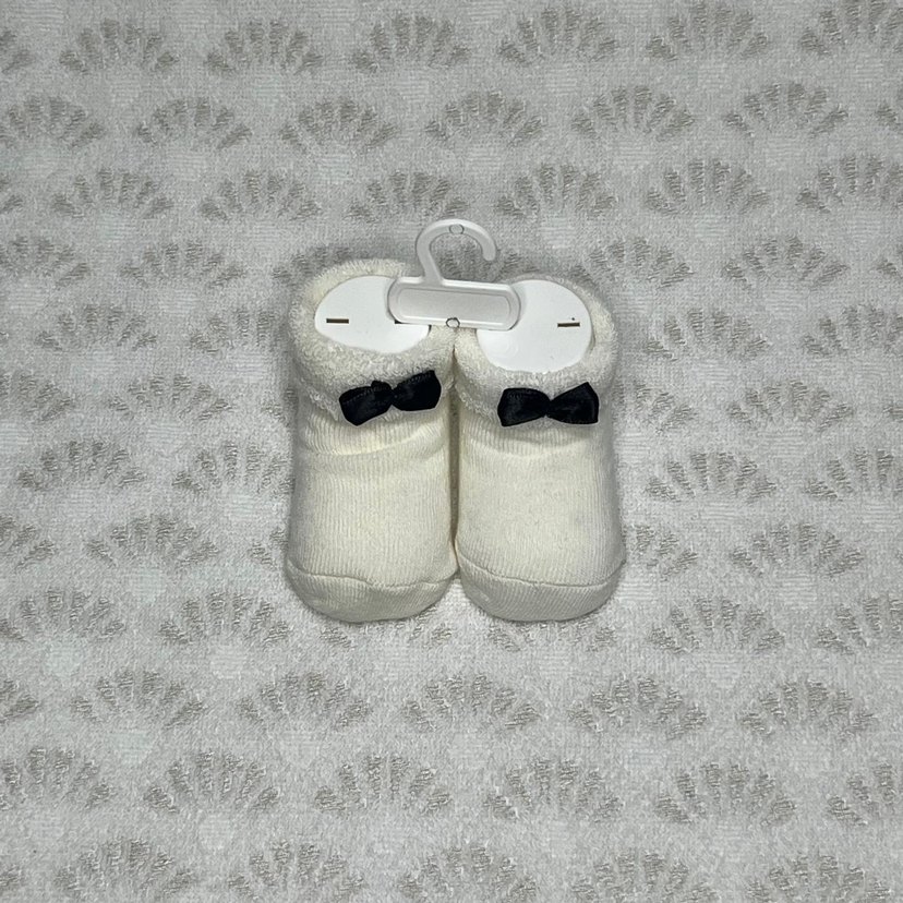 Siyah Fiyonk Detaylı Beyaz Bebek Patik - Görsel 3