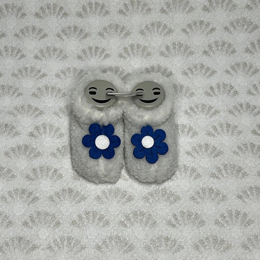 Kız Bebek Beyaz Nakışlı Peluş Patik - Görsel 3