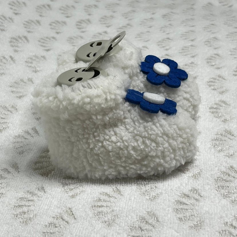 Kız Bebek Beyaz Nakışlı Peluş Patik - Görsel 2