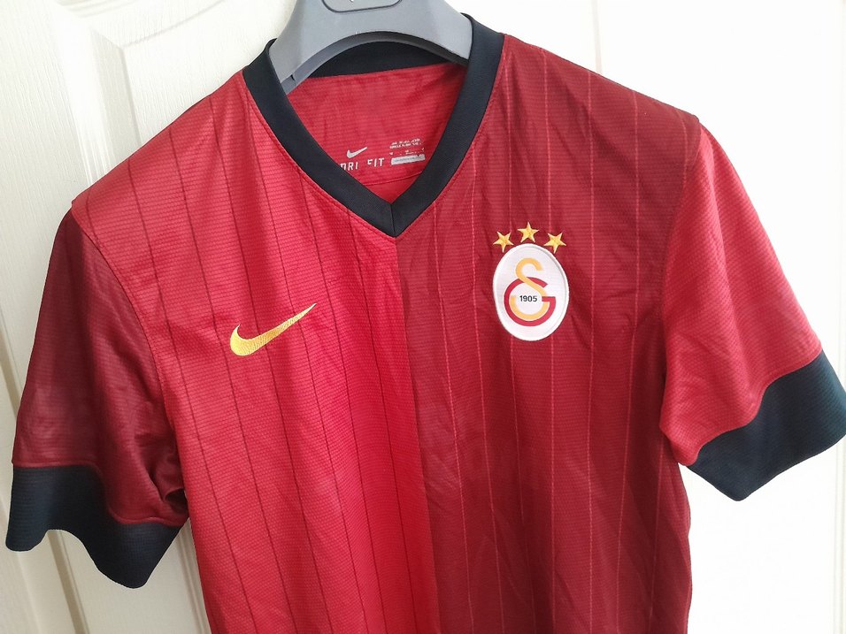 Ikinci el, GS-Galatasaray, M-L, uc yildizli, 17 Burak forma - Görsel 2