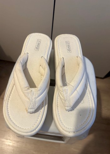 Beyaz Dolgu Topuklu Kadın Terlik - Görsel 2