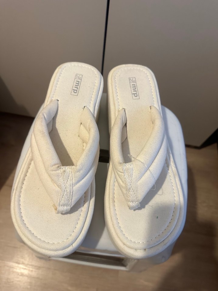 Beyaz Dolgu Topuklu Kadın Terlik - Görsel 2