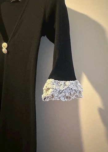 Düğmeli Siyah V Yakalı Uzun Triko Elbise - Görsel 5