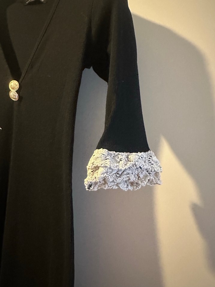 Düğmeli Siyah V Yakalı Uzun Triko Elbise - Görsel 5