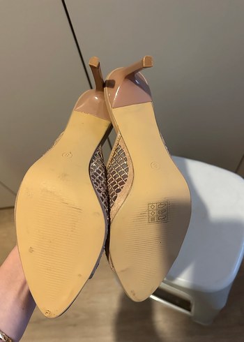 Bej Parlak İnce Topuklu Kadın terlik - Görsel 3