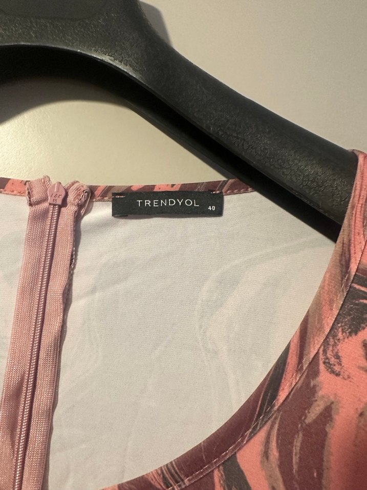 Pembe Batik Desenli Uzun Kollu Elbise - Görsel 3