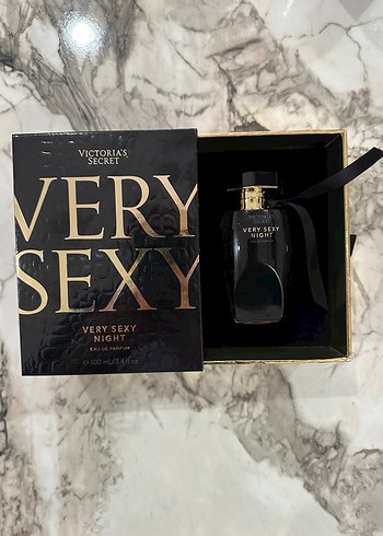 Victoria's Secret Very Sexy Night Kadın Parfümü 100 ml - Görsel 2
