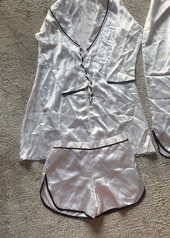 Beyaz kadın saten gecelik - Görsel 2