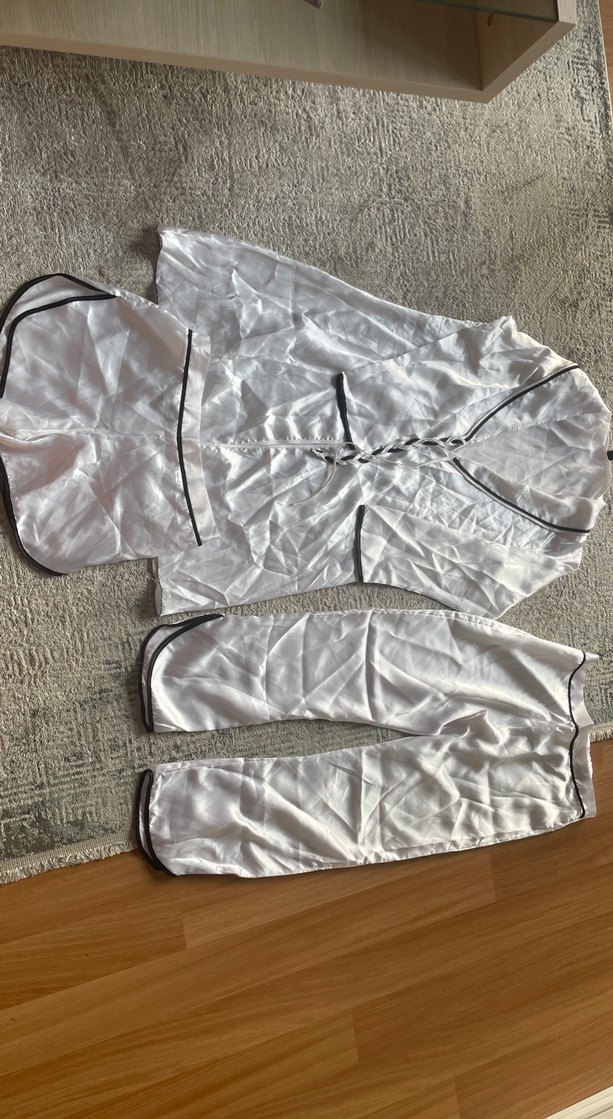 Beyaz kadın saten gecelik - Görsel 3