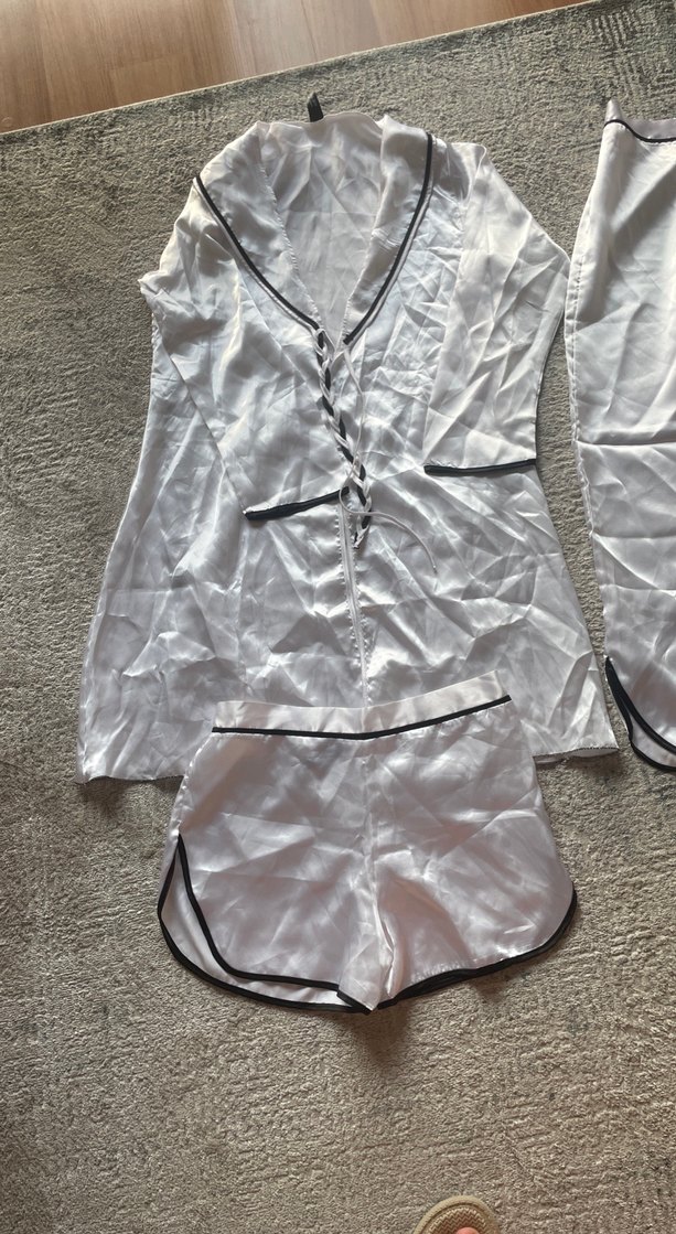 Beyaz kadın saten gecelik - Görsel 2