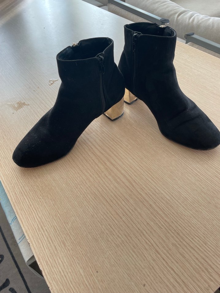 Siyah Süet Kadın Botlar Altın Fermuar Topuk Detaylı - Görsel 2