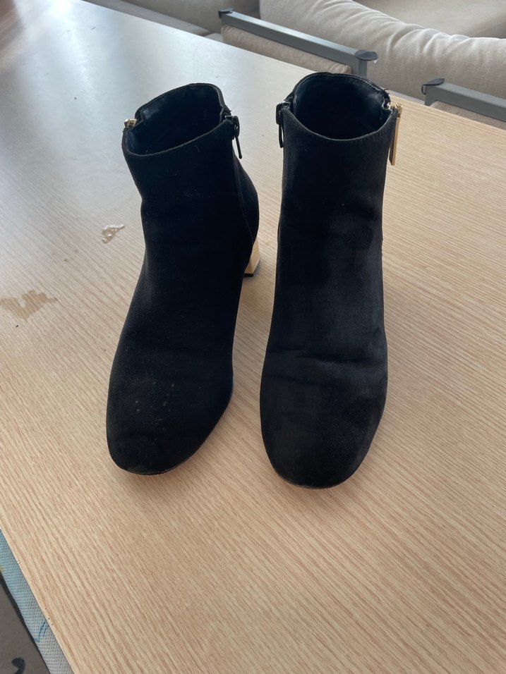 Siyah Süet Kadın Botlar Altın Fermuar Topuk Detaylı - Görsel 3