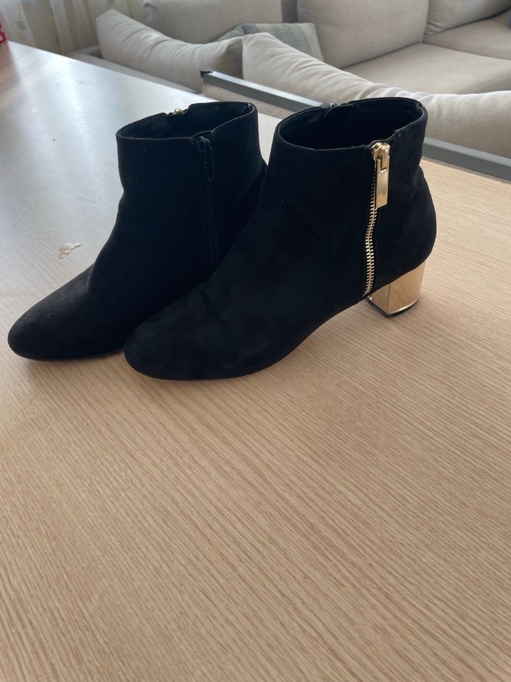 Siyah Süet Kadın Botlar Altın Fermuar Topuk Detaylı - Görsel 4