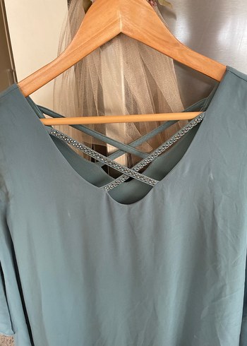 Yeşil V Yakalı Uzun Bohem Abiye Elbise 1 kez giyildi - Görsel 2