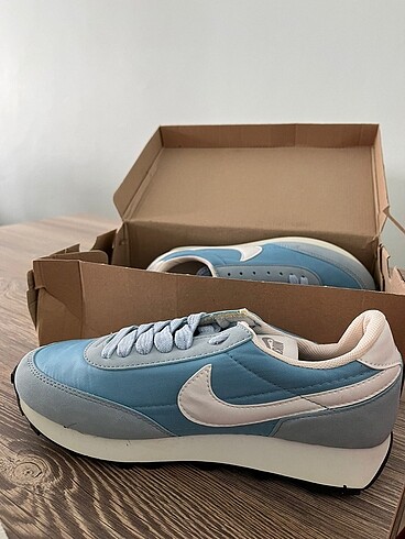 Nike 36/40 arası numaralar mevcuttur