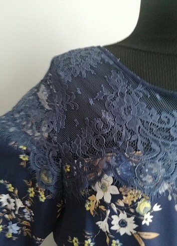 Çiçekli Elbise - Görsel 2