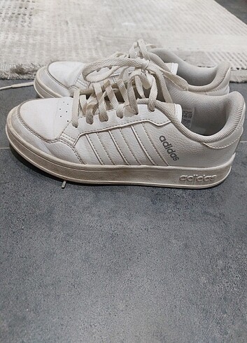 36 Beden beyaz Renk Adidas ayakkabı 36 no 