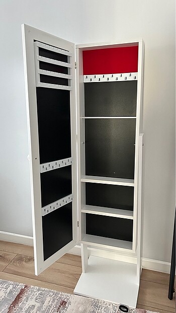 Diğer Aynalı takı dolabı