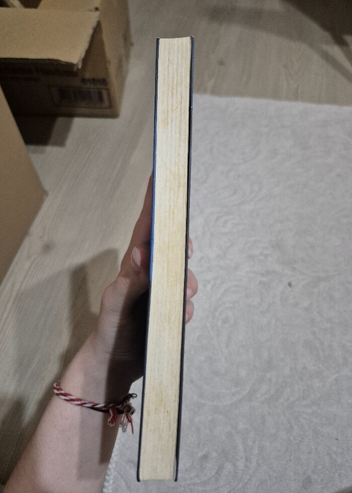 Yere Yakın Yıldızlara Uzak - Emine Tavuz  - Görsel 2