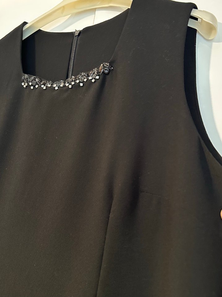 Siyah kare  Yaka sıfır kol Ofis Elbisesi - Görsel 4