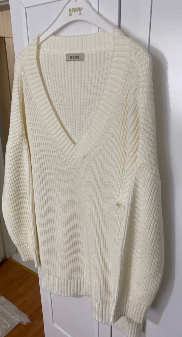 Beyaz V Yaka Örgü Kadın Kazak - Görsel 2