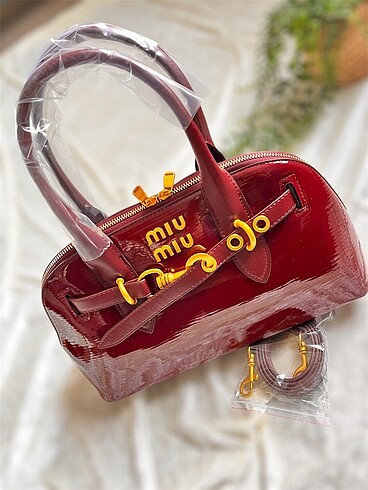 Miumiu D model