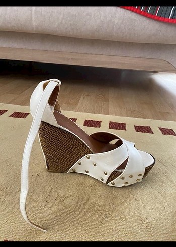 Beyaz Dolgu Topuklu Kadın Akşam Ayakkabısı - Görsel 5