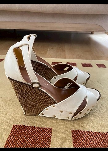 Beyaz Dolgu Topuklu Kadın Akşam Ayakkabısı - Görsel 2