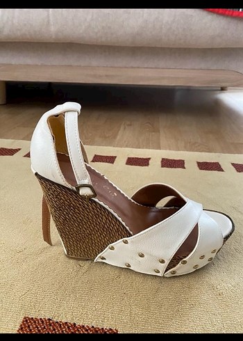 Beyaz Dolgu Topuklu Kadın Akşam Ayakkabısı - Görsel 6