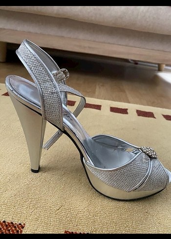 Yüksek Topuklu Beyaz Yılan Derisi Desenli Kadın Ayakkabı - Görsel 3