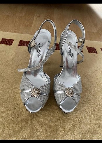 Yüksek Topuklu Beyaz Yılan Derisi Desenli Kadın Ayakkabı - Görsel 2