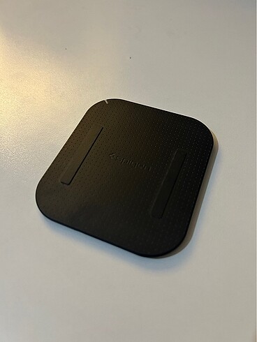 Spigen Kablosuz Şarj Cihazı