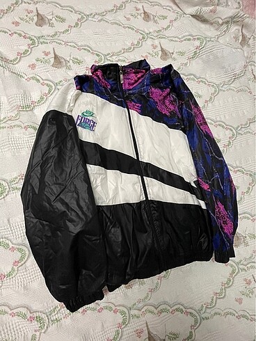 Nike mont