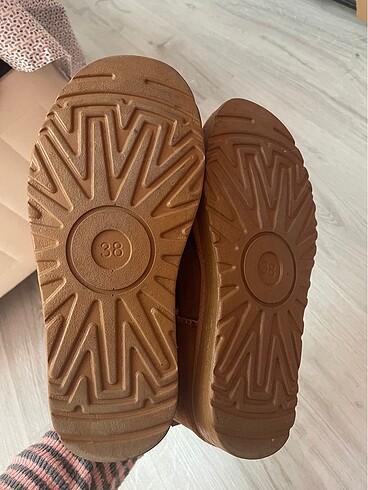 38 Beden Ugg bot