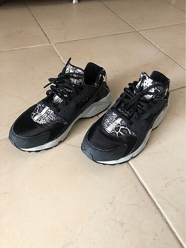 NIKE AIR HUARACHE