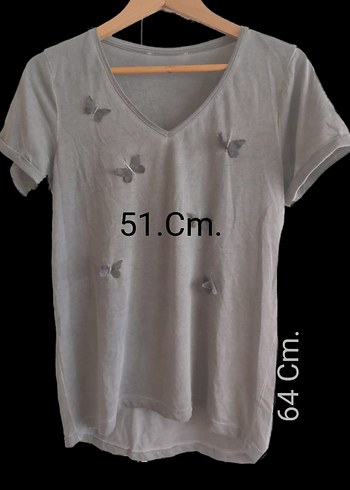 Gri V Yaka Kelebek Motifli Tişört - Görsel 3