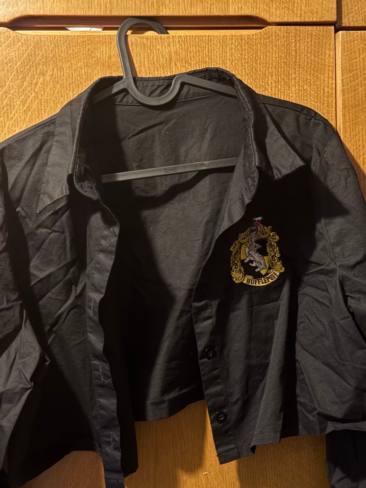 Siyah Hufflepuff Nakışlı Rozetli gömlek - Görsel 2